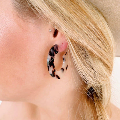 LINNY CO Remi Earrings: Brown Tortoise