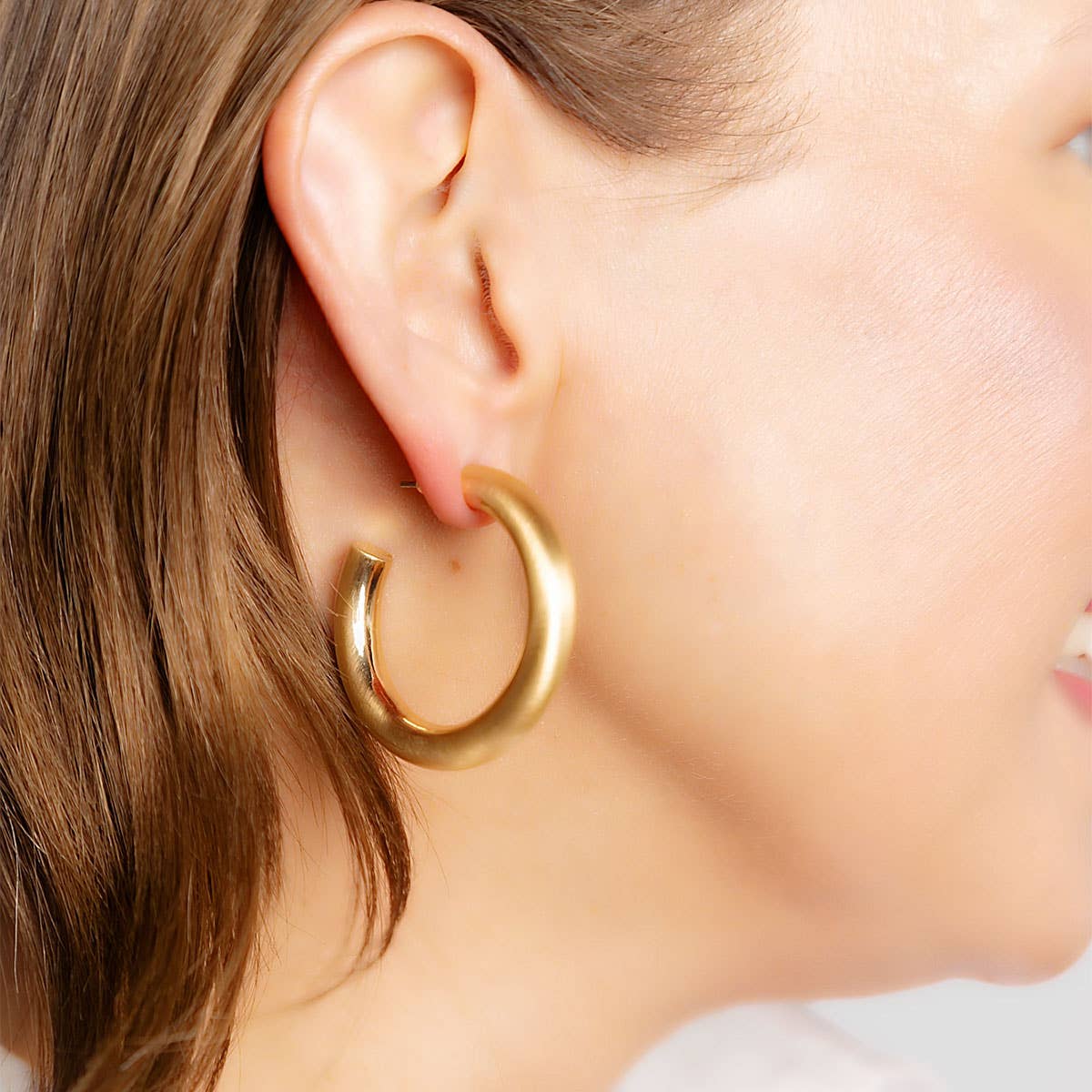 Arabella Hoop Earrings: Satin Silver